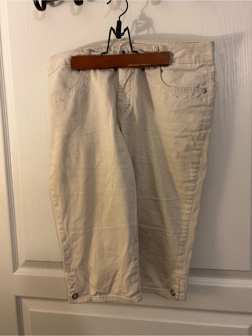 Gloria Vanderbilt Cream Capri Pants Size 8